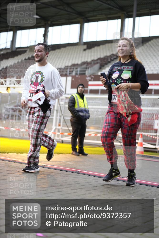 07.12.2025 - St. Pauli X-Mass-Run No. 15 Patografie http://msf.ph/oto/9372357 07.12.2025 11:51:40 Ziel 648, 650, 2025, 2027, 3790, 3794, 3795, 3853, 3875, 4602, 4610 meine-sportfotos.de