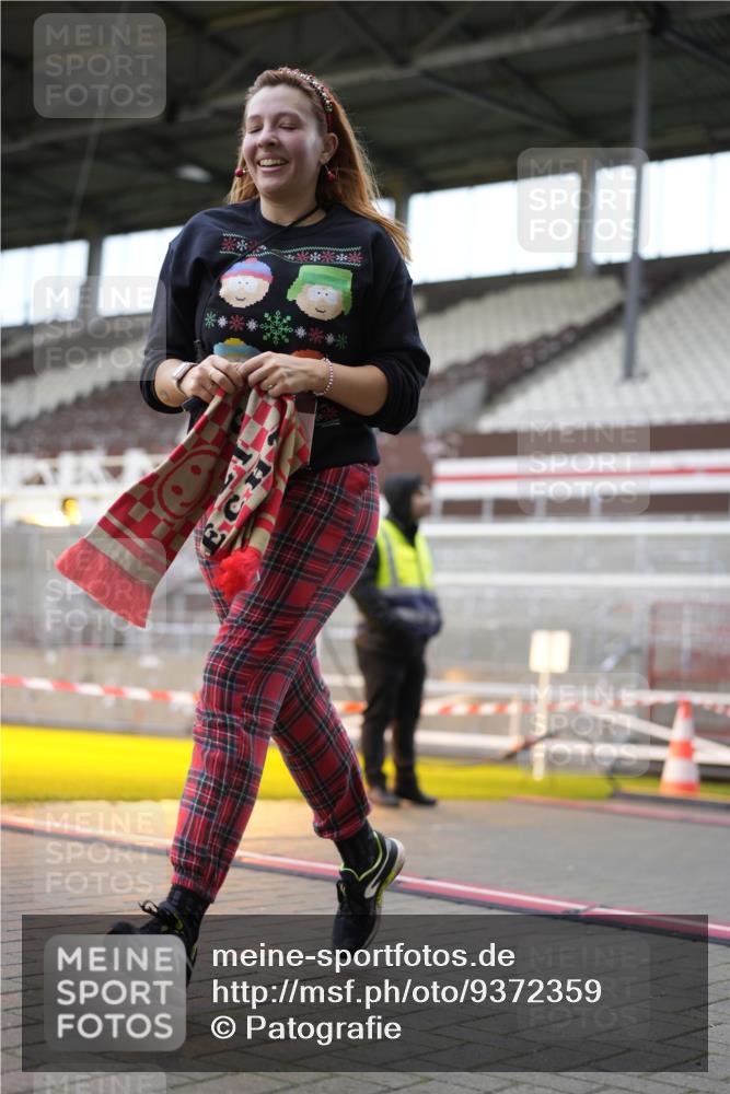 07.12.2025 - St. Pauli X-Mass-Run No. 15 Patografie http://msf.ph/oto/9372359 07.12.2025 11:51:40 Ziel 648, 650, 2025, 2027, 3790, 3794, 3795, 3853, 3875, 4602, 4610 meine-sportfotos.de