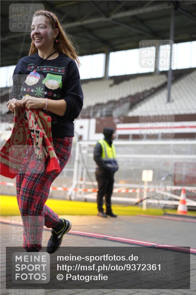 07.12.2025 - St. Pauli X-Mass-Run No. 15 Patografie http://msf.ph/oto/9372361 07.12.2025 11:51:40 Ziel 648, 650, 2025, 2027, 3790, 3794, 3795, 3853, 3875, 4602, 4610 meine-sportfotos.de