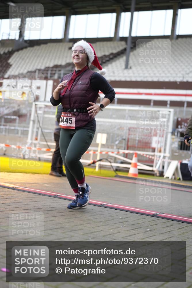 07.12.2025 - St. Pauli X-Mass-Run No. 15 Patografie http://msf.ph/oto/9372370 07.12.2025 11:51:56 Ziel 1916, 3445, 3583, 3648, 3650, 3659, 3865 meine-sportfotos.de