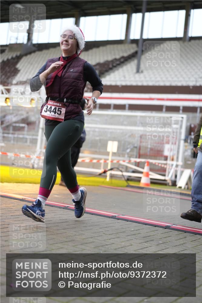 07.12.2025 - St. Pauli X-Mass-Run No. 15 Patografie http://msf.ph/oto/9372372 07.12.2025 11:51:56 Ziel 1916, 3445, 3583, 3648, 3650, 3659, 3865 meine-sportfotos.de