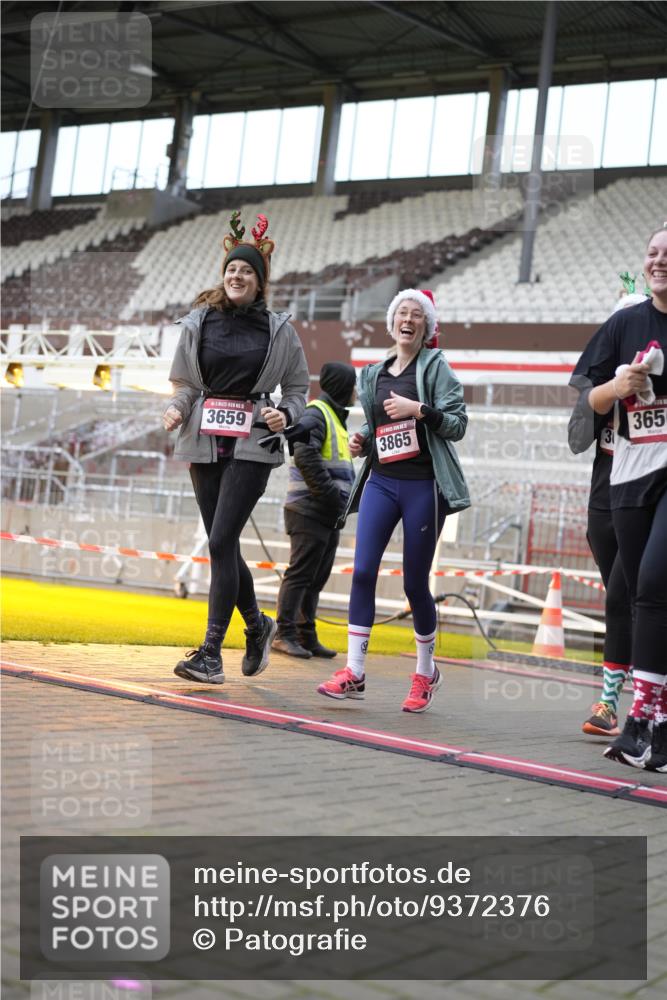 07.12.2025 - St. Pauli X-Mass-Run No. 15 Patografie http://msf.ph/oto/9372376 07.12.2025 11:52:01 Ziel 1916, 2121, 3445, 3583, 3648, 3650, 3659, 3865 meine-sportfotos.de