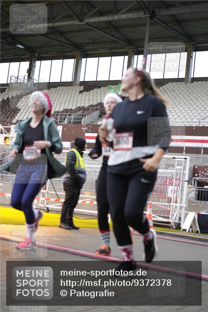 07.12.2025 - St. Pauli X-Mass-Run No. 15 Patografie http://msf.ph/oto/9372378 07.12.2025 11:52:01 Ziel 1916, 2121, 3445, 3583, 3648, 3650, 3659, 3865 meine-sportfotos.de
