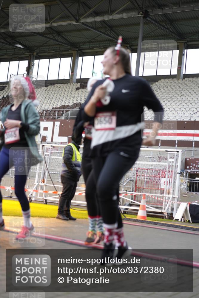 07.12.2025 - St. Pauli X-Mass-Run No. 15 Patografie http://msf.ph/oto/9372380 07.12.2025 11:52:01 Ziel 1916, 2121, 3445, 3583, 3648, 3650, 3659, 3865 meine-sportfotos.de