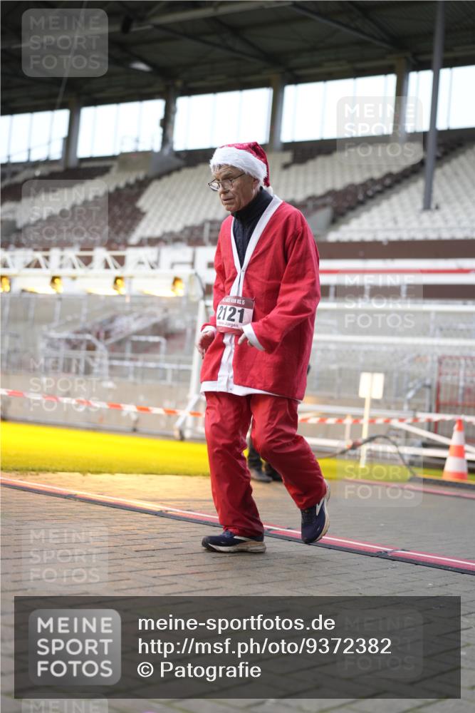 07.12.2025 - St. Pauli X-Mass-Run No. 15 Patografie http://msf.ph/oto/9372382 07.12.2025 11:52:05 Ziel 2121, 3445, 3648, 3650, 3659, 3865 meine-sportfotos.de