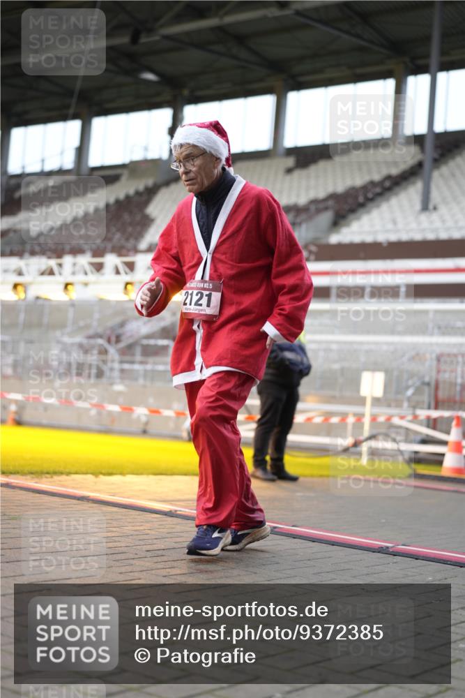 07.12.2025 - St. Pauli X-Mass-Run No. 15 Patografie http://msf.ph/oto/9372385 07.12.2025 11:52:05 Ziel 2121, 3445, 3648, 3650, 3659, 3865 meine-sportfotos.de