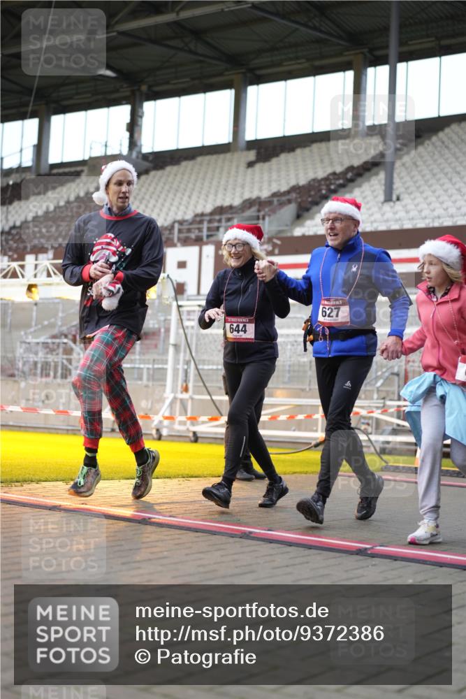 07.12.2025 - St. Pauli X-Mass-Run No. 15 Patografie http://msf.ph/oto/9372386 07.12.2025 11:52:13 Ziel 620, 627, 644, 2121, 3276, 3280, 3648, 3650, 3659, 3865 meine-sportfotos.de
