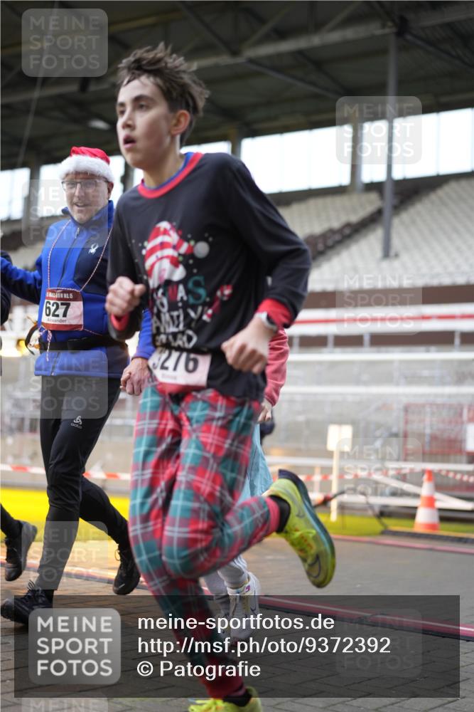 07.12.2025 - St. Pauli X-Mass-Run No. 15 Patografie http://msf.ph/oto/9372392 07.12.2025 11:52:14 Ziel 620, 627, 644, 2121, 3276, 3280, 3648, 3650, 3659, 3865 meine-sportfotos.de