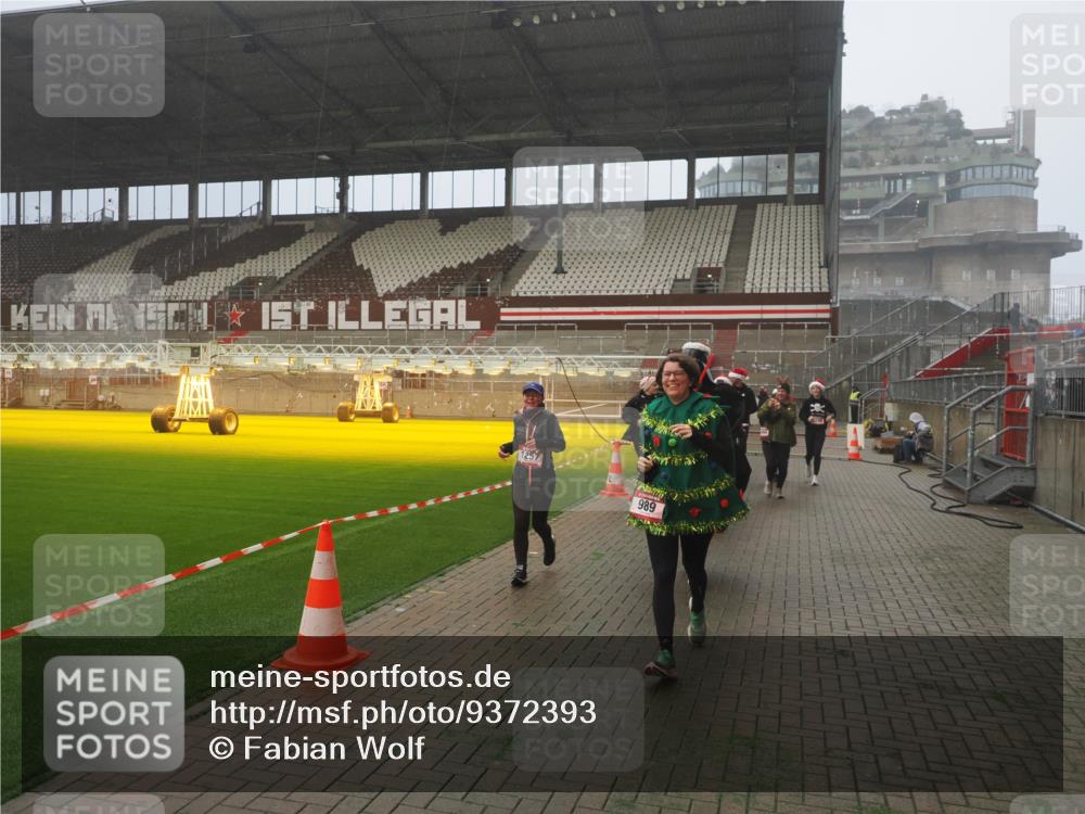 07.12.2025 - St. Pauli X-Mass-Run No. 15 Fabian Wolf http://msf.ph/oto/9372393 07.12.2025 10:09:58 Ziel 989, 1026, 1256, 1257, 1678, 2502, 2504, 2560, 3245, 3246, 3410, 3411 meine-sportfotos.de