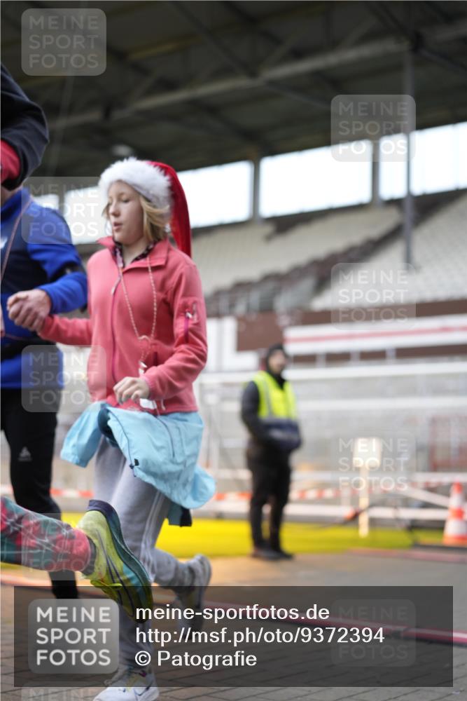07.12.2025 - St. Pauli X-Mass-Run No. 15 Patografie http://msf.ph/oto/9372394 07.12.2025 11:52:14 Ziel 620, 627, 644, 2121, 3276, 3280, 3648, 3650, 3659, 3865 meine-sportfotos.de