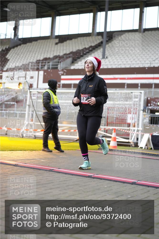 07.12.2025 - St. Pauli X-Mass-Run No. 15 Patografie http://msf.ph/oto/9372400 07.12.2025 11:52:20 Ziel 613, 618, 620, 627, 644, 3276, 3280, 3886 meine-sportfotos.de