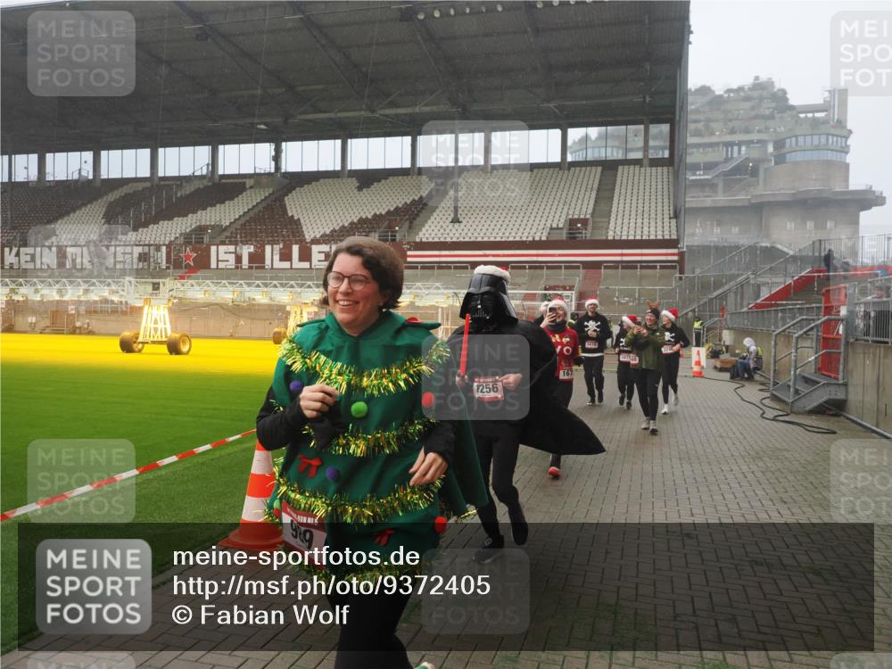 07.12.2025 - St. Pauli X-Mass-Run No. 15 Fabian Wolf http://msf.ph/oto/9372405 07.12.2025 10:09:59 Ziel 989, 1026, 1256, 1257, 1678, 2502, 2504, 2560, 3245, 3246, 3410, 3411 meine-sportfotos.de