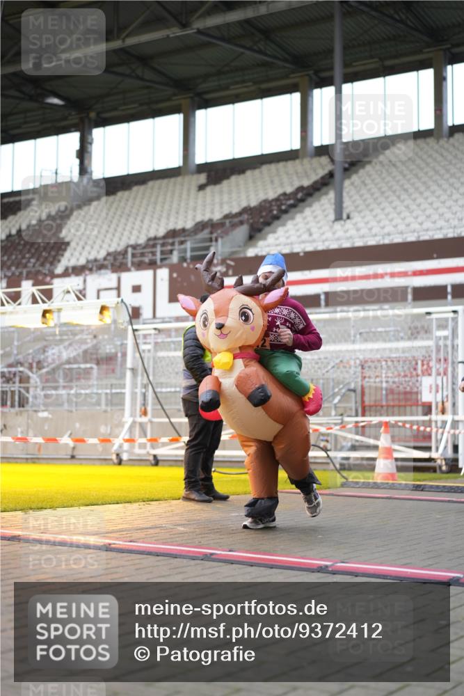 07.12.2025 - St. Pauli X-Mass-Run No. 15 Patografie http://msf.ph/oto/9372412 07.12.2025 11:52:35 Ziel 613, 618, 982, 2862, 3886, 4612 meine-sportfotos.de