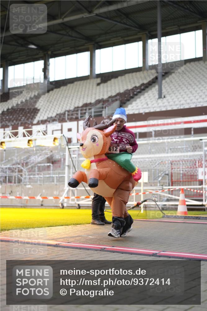 07.12.2025 - St. Pauli X-Mass-Run No. 15 Patografie http://msf.ph/oto/9372414 07.12.2025 11:52:36 Ziel 618, 982, 2862, 3886, 4612 meine-sportfotos.de