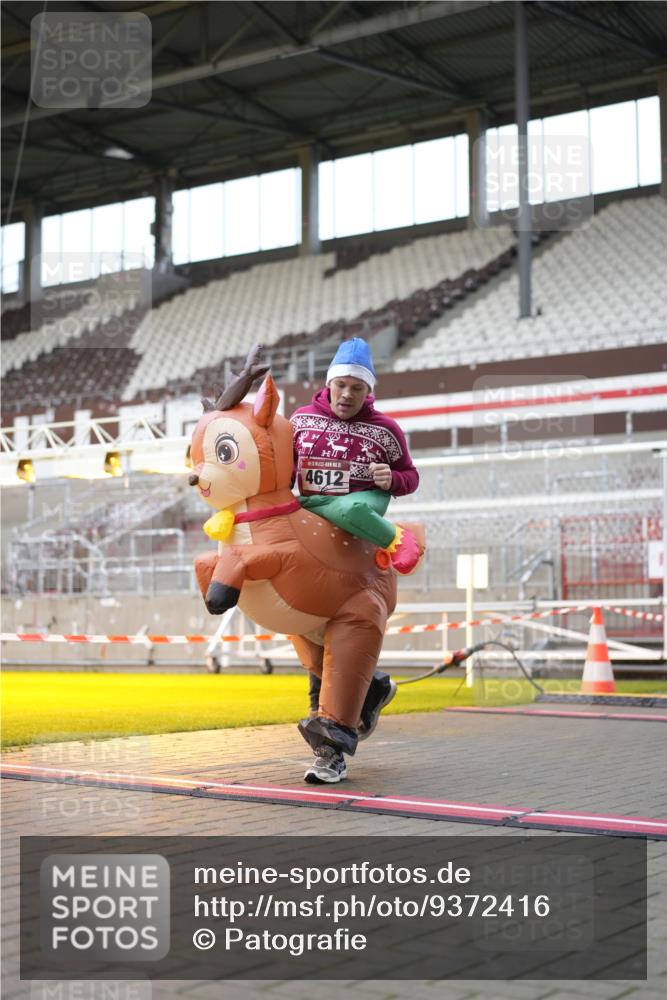 07.12.2025 - St. Pauli X-Mass-Run No. 15 Patografie http://msf.ph/oto/9372416 07.12.2025 11:52:36 Ziel 618, 982, 2862, 3886, 4612 meine-sportfotos.de