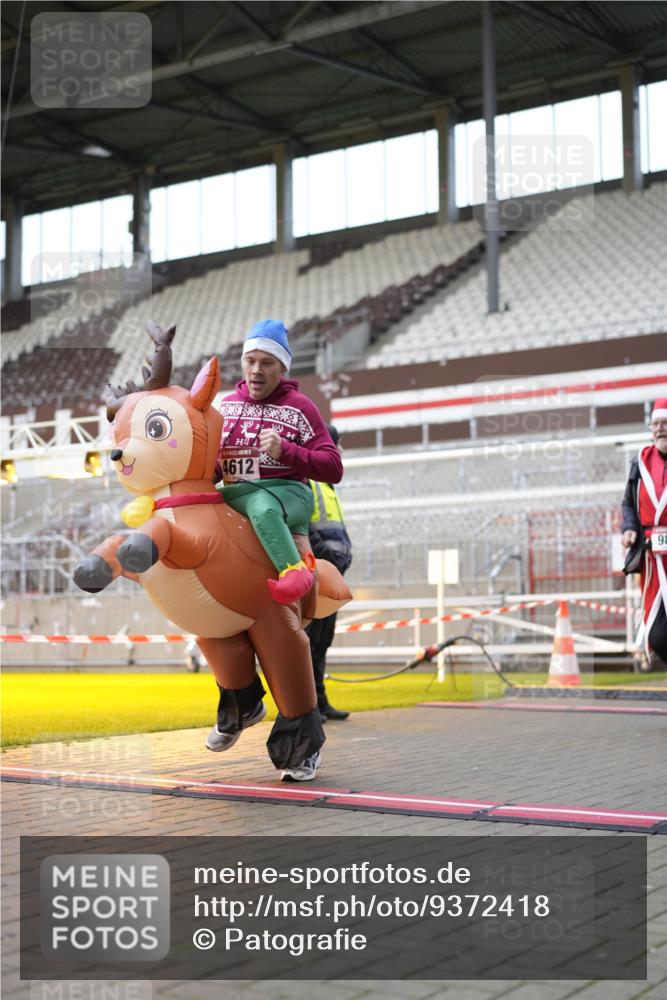 07.12.2025 - St. Pauli X-Mass-Run No. 15 Patografie http://msf.ph/oto/9372418 07.12.2025 11:52:36 Ziel 618, 982, 2862, 3886, 4612 meine-sportfotos.de