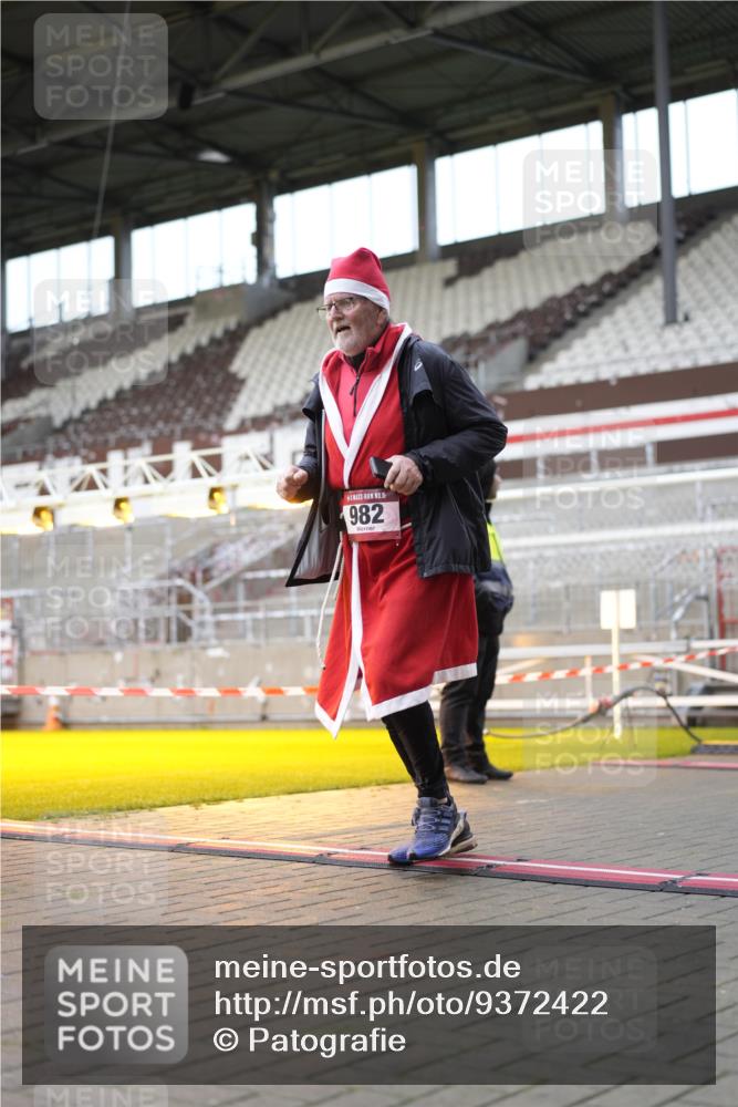 07.12.2025 - St. Pauli X-Mass-Run No. 15 Patografie http://msf.ph/oto/9372422 07.12.2025 11:52:38 Ziel 618, 982, 2862, 3886, 4612 meine-sportfotos.de