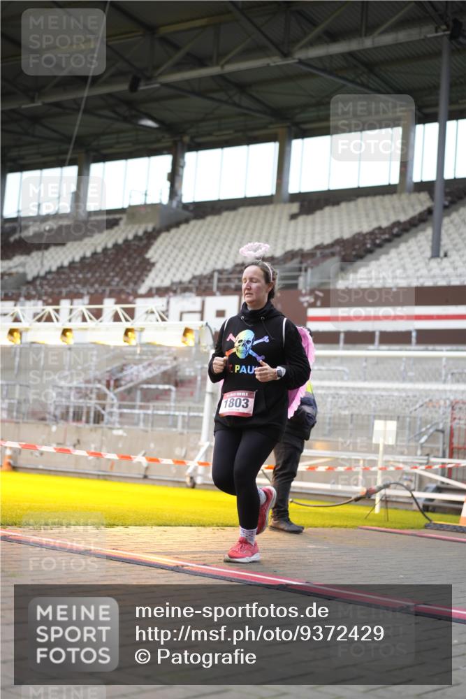 07.12.2025 - St. Pauli X-Mass-Run No. 15 Patografie http://msf.ph/oto/9372429 07.12.2025 11:52:56 Ziel 104, 1467, 1592, 1803, 2966, 3006, 3749, 3750 meine-sportfotos.de