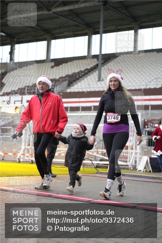 07.12.2025 - St. Pauli X-Mass-Run No. 15 Patografie http://msf.ph/oto/9372436 07.12.2025 11:52:59 Ziel 104, 1238, 1239, 1467, 1592, 1803, 2685, 2735, 2966, 3006, 3355, 3356, 3749, 3750 meine-sportfotos.de