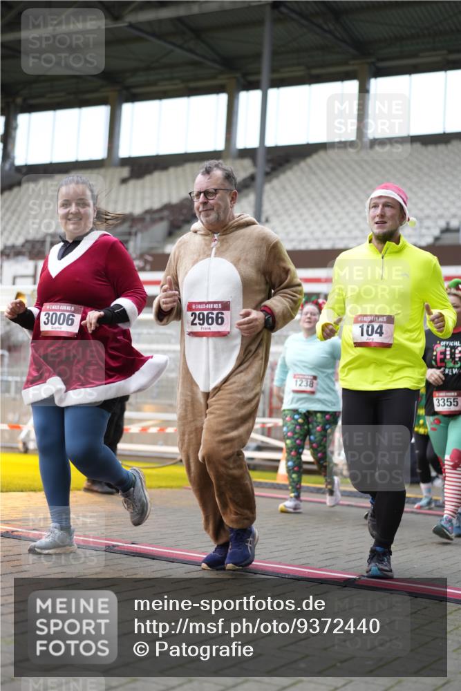07.12.2025 - St. Pauli X-Mass-Run No. 15 Patografie http://msf.ph/oto/9372440 07.12.2025 11:53:01 Ziel 104, 1238, 1239, 1289, 1290, 1467, 1592, 1803, 2685, 2735, 2966, 3006, 3355, 3356, 3749, 3750 meine-sportfotos.de