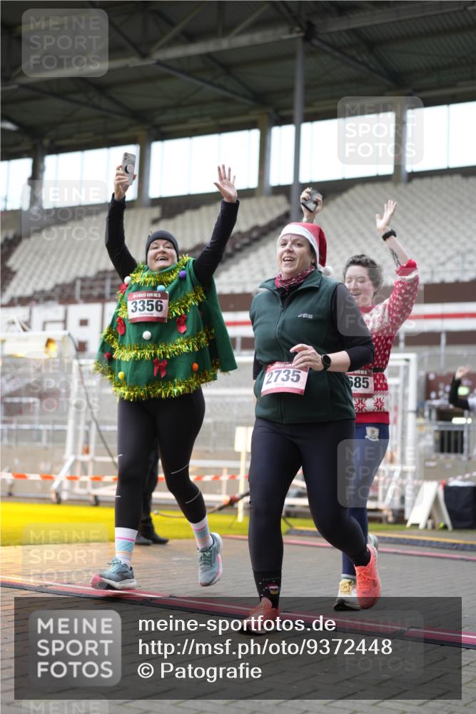 07.12.2025 - St. Pauli X-Mass-Run No. 15 Patografie http://msf.ph/oto/9372448 07.12.2025 11:53:04 Ziel 104, 524, 1238, 1239, 1289, 1290, 1467, 1592, 1803, 2685, 2735, 2966, 3006, 3355, 3356, 3749, 3750 meine-sportfotos.de
