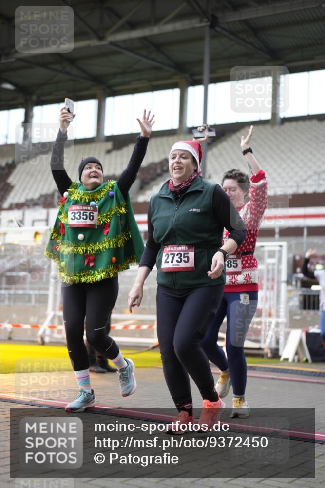 07.12.2025 - St. Pauli X-Mass-Run No. 15 Patografie http://msf.ph/oto/9372450 07.12.2025 11:53:04 Ziel 104, 524, 1238, 1239, 1289, 1290, 1467, 1592, 1803, 2685, 2735, 2966, 3006, 3355, 3356, 3749, 3750 meine-sportfotos.de