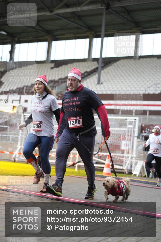07.12.2025 - St. Pauli X-Mass-Run No. 15 Patografie http://msf.ph/oto/9372454 07.12.2025 11:53:06 Ziel 104, 524, 1238, 1239, 1289, 1290, 1803, 2685, 2735, 2966, 3006, 3355, 3356, 3749, 3750, 4248 meine-sportfotos.de