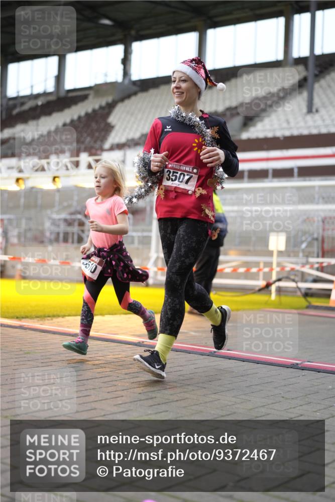 07.12.2025 - St. Pauli X-Mass-Run No. 15 Patografie http://msf.ph/oto/9372467 07.12.2025 11:53:45 Ziel 283, 287, 3249, 3507, 3510 meine-sportfotos.de