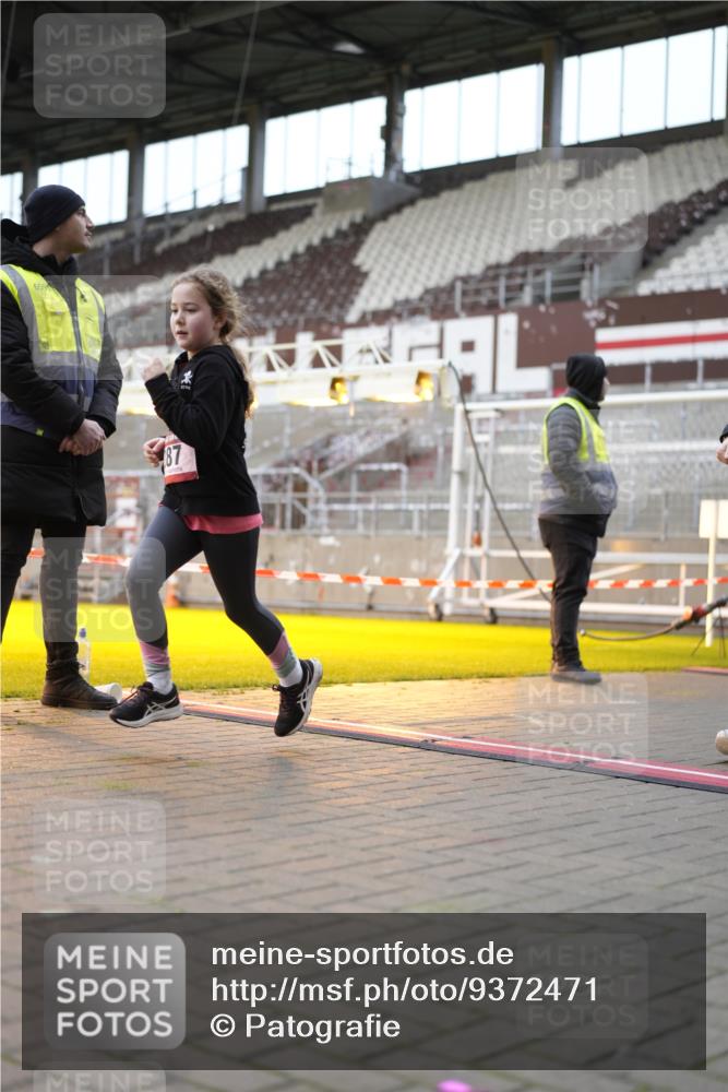 07.12.2025 - St. Pauli X-Mass-Run No. 15 Patografie http://msf.ph/oto/9372471 07.12.2025 11:53:47 Ziel 283, 287, 3249, 3507, 3510 meine-sportfotos.de