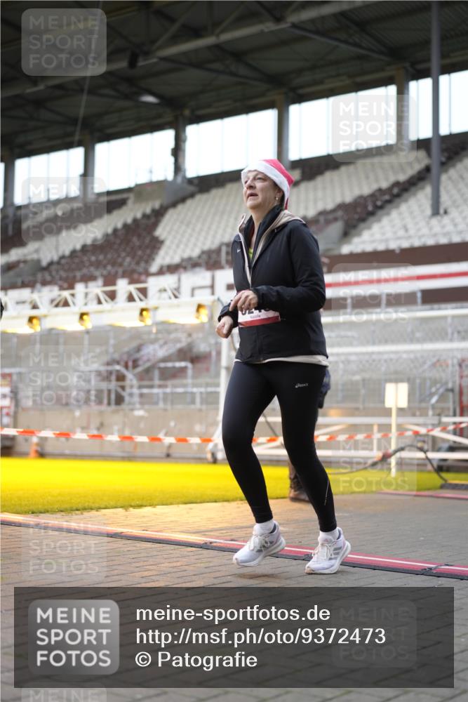 07.12.2025 - St. Pauli X-Mass-Run No. 15 Patografie http://msf.ph/oto/9372473 07.12.2025 11:53:47 Ziel 283, 287, 3249, 3507, 3510 meine-sportfotos.de