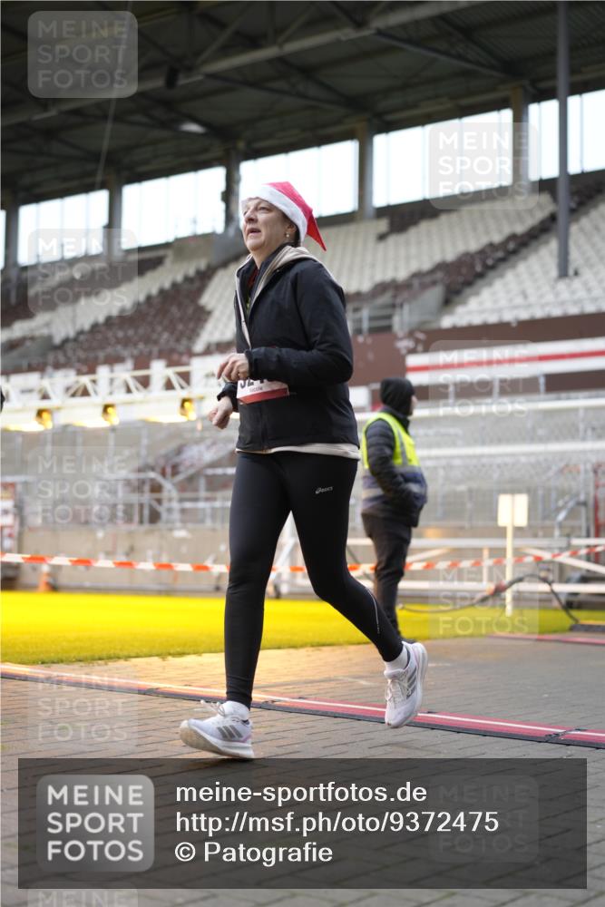 07.12.2025 - St. Pauli X-Mass-Run No. 15 Patografie http://msf.ph/oto/9372475 07.12.2025 11:53:47 Ziel 283, 287, 3249, 3507, 3510 meine-sportfotos.de
