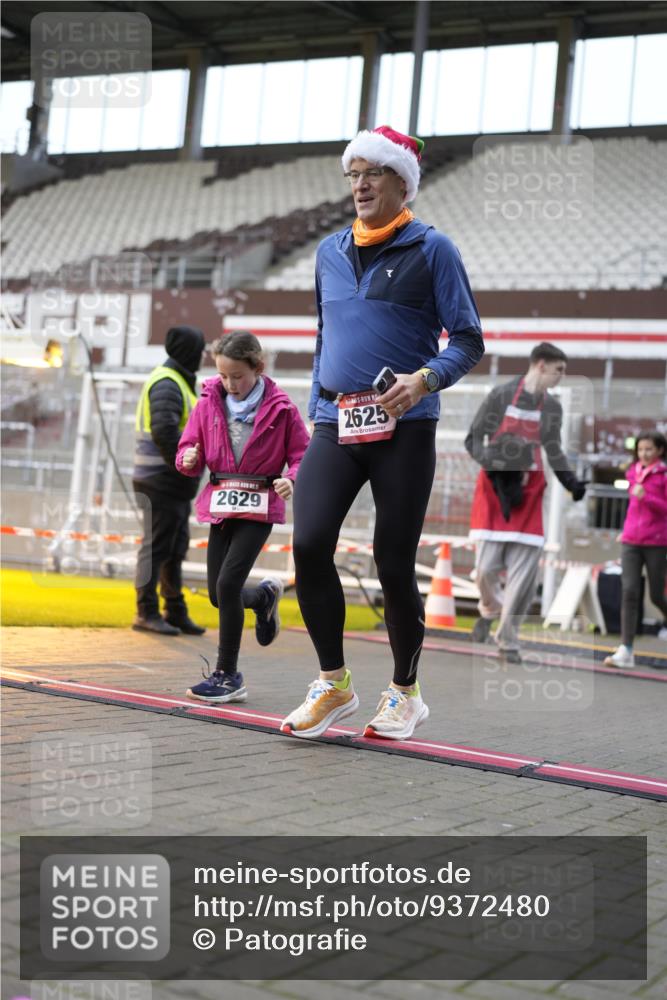 07.12.2025 - St. Pauli X-Mass-Run No. 15 Patografie http://msf.ph/oto/9372480 07.12.2025 11:53:55 Ziel 283, 287, 2229, 2625, 2626, 2629, 2759, 3249, 3418, 3507, 3510 meine-sportfotos.de