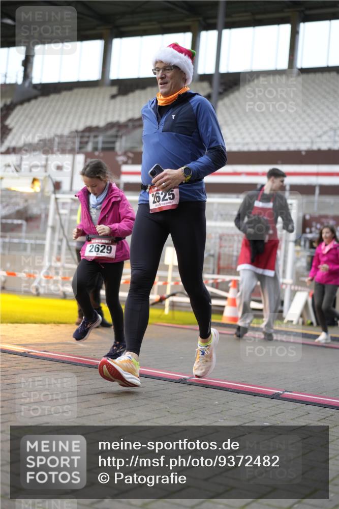07.12.2025 - St. Pauli X-Mass-Run No. 15 Patografie http://msf.ph/oto/9372482 07.12.2025 11:53:56 Ziel 283, 287, 2229, 2625, 2626, 2629, 2759, 3249, 3418, 3507, 3510 meine-sportfotos.de