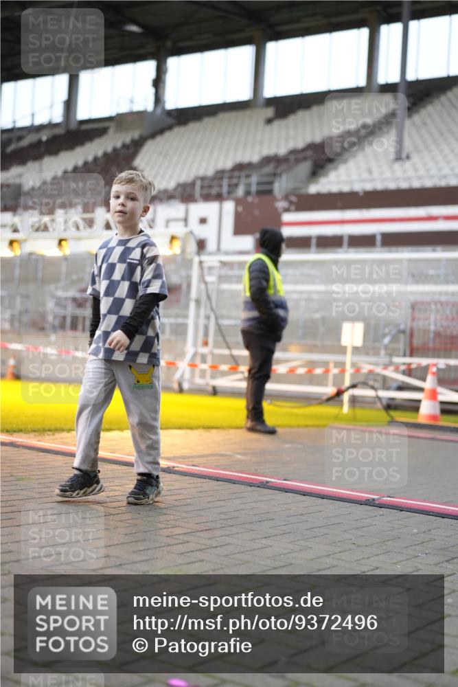 07.12.2025 - St. Pauli X-Mass-Run No. 15 Patografie http://msf.ph/oto/9372496 07.12.2025 11:54:00 Ziel 283, 287, 2229, 2625, 2626, 2629, 2759, 2963, 2970, 3031, 3249, 3418, 3507, 3510 meine-sportfotos.de