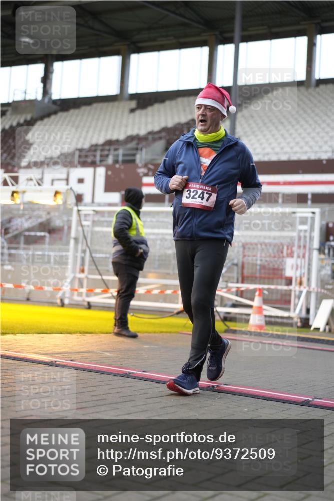 07.12.2025 - St. Pauli X-Mass-Run No. 15 Patografie http://msf.ph/oto/9372509 07.12.2025 11:54:10 Ziel 2229, 2625, 2626, 2629, 2759, 2963, 2970, 3031, 3247, 3418, 3989 meine-sportfotos.de