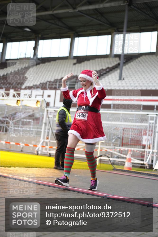 07.12.2025 - St. Pauli X-Mass-Run No. 15 Patografie http://msf.ph/oto/9372512 07.12.2025 11:54:19 Ziel 2963, 2970, 3247, 3446, 3989 meine-sportfotos.de