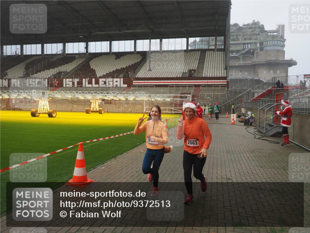 07.12.2025 - St. Pauli X-Mass-Run No. 15 Fabian Wolf http://msf.ph/oto/9372513 07.12.2025 10:10:26 Ziel 550, 962, 1399, 1571, 2083, 2087, 4358, 4507 meine-sportfotos.de