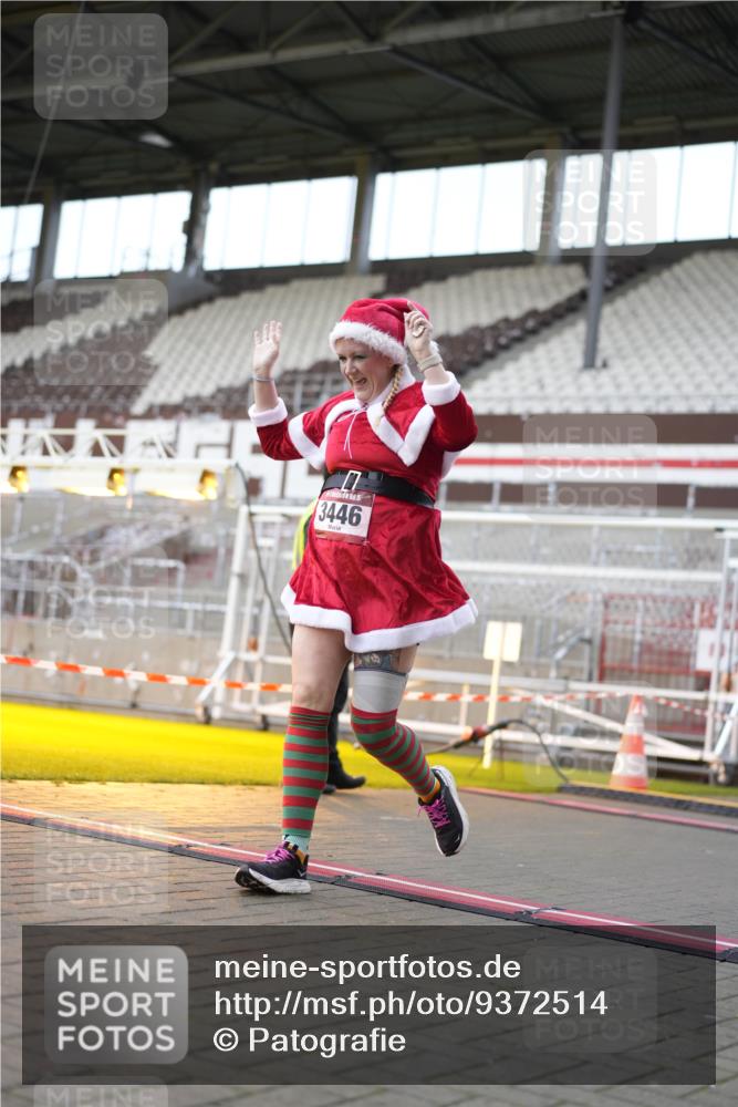 07.12.2025 - St. Pauli X-Mass-Run No. 15 Patografie http://msf.ph/oto/9372514 07.12.2025 11:54:19 Ziel 2963, 2970, 3247, 3446, 3989 meine-sportfotos.de