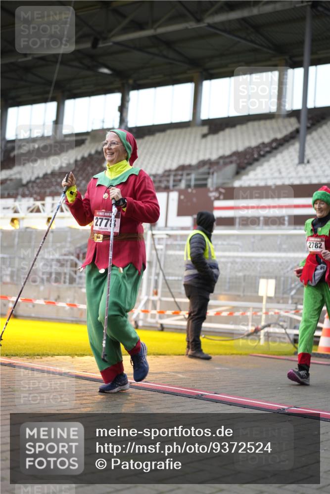 07.12.2025 - St. Pauli X-Mass-Run No. 15 Patografie http://msf.ph/oto/9372524 07.12.2025 11:54:28 Ziel 1331, 1784, 2775, 2778, 2782, 2783, 3446 meine-sportfotos.de