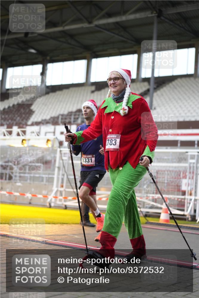 07.12.2025 - St. Pauli X-Mass-Run No. 15 Patografie http://msf.ph/oto/9372532 07.12.2025 11:54:31 Ziel 333, 1331, 1784, 2775, 2778, 2782, 2783, 3446 meine-sportfotos.de