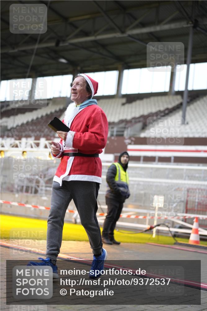 07.12.2025 - St. Pauli X-Mass-Run No. 15 Patografie http://msf.ph/oto/9372537 07.12.2025 11:54:35 Ziel 333, 1331, 1784, 2775, 2778, 2782, 2783 meine-sportfotos.de