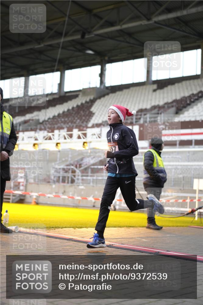 07.12.2025 - St. Pauli X-Mass-Run No. 15 Patografie http://msf.ph/oto/9372539 07.12.2025 11:55:00 Ziel 1657 meine-sportfotos.de