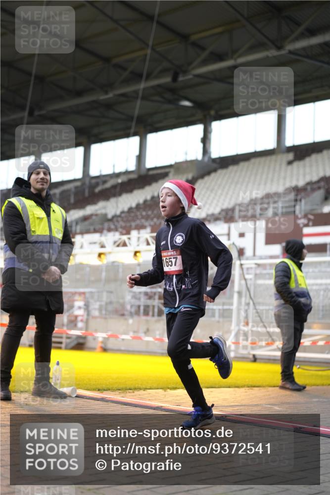 07.12.2025 - St. Pauli X-Mass-Run No. 15 Patografie http://msf.ph/oto/9372541 07.12.2025 11:55:00 Ziel 1657 meine-sportfotos.de