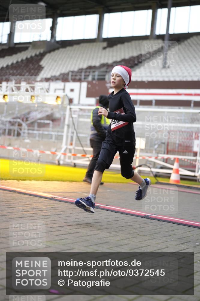 07.12.2025 - St. Pauli X-Mass-Run No. 15 Patografie http://msf.ph/oto/9372545 07.12.2025 11:55:08 Ziel 1448, 1657, 1720, 2671, 3991 meine-sportfotos.de