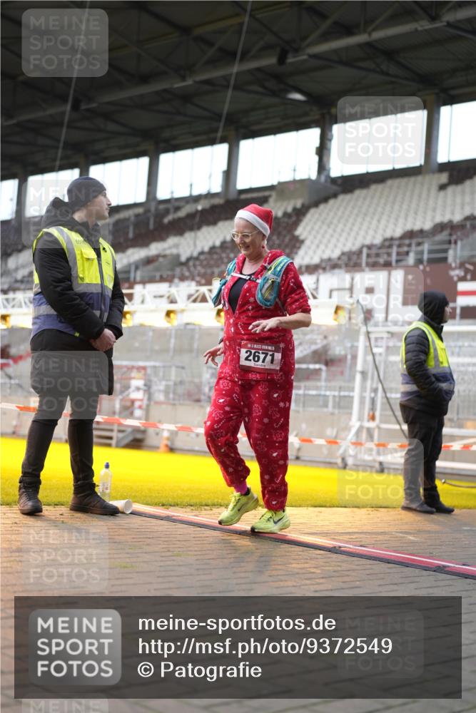 07.12.2025 - St. Pauli X-Mass-Run No. 15 Patografie http://msf.ph/oto/9372549 07.12.2025 11:55:11 Ziel 1448, 1657, 1720, 2671, 3991 meine-sportfotos.de
