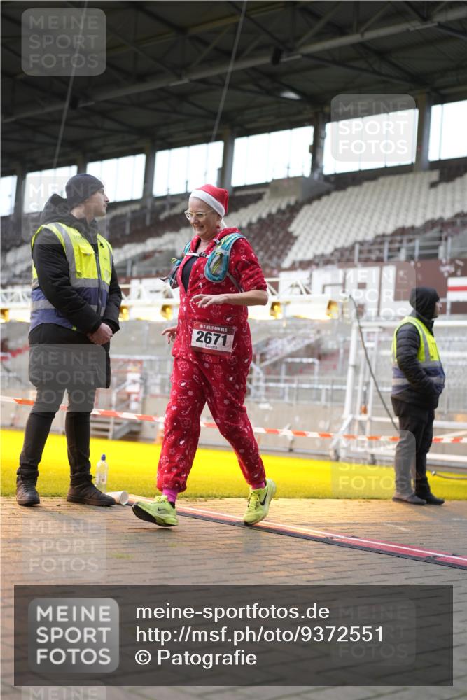 07.12.2025 - St. Pauli X-Mass-Run No. 15 Patografie http://msf.ph/oto/9372551 07.12.2025 11:55:11 Ziel 1448, 1657, 1720, 2671, 3991 meine-sportfotos.de
