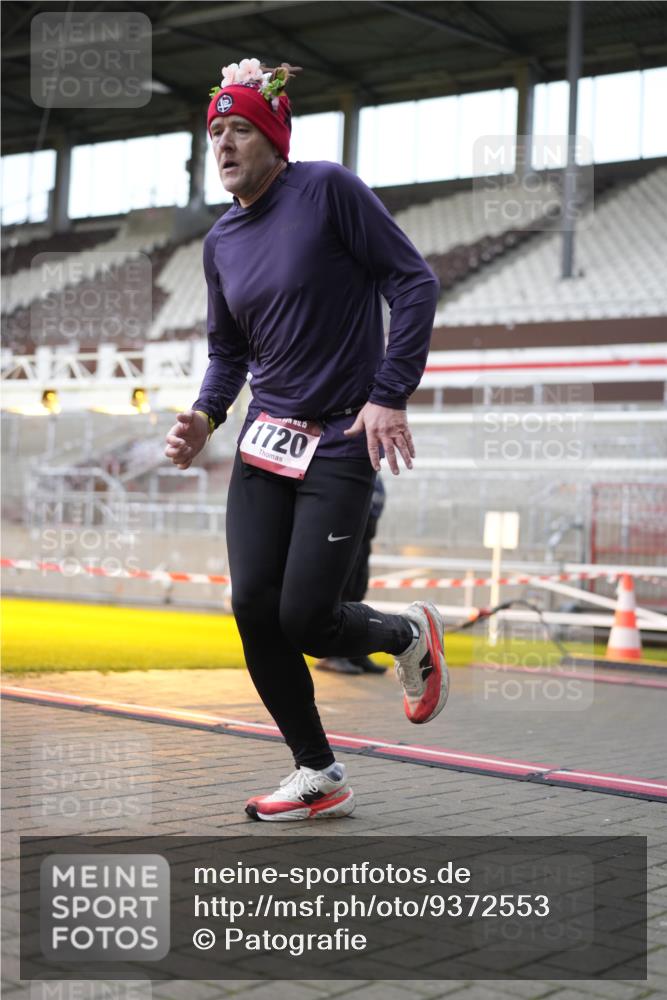 07.12.2025 - St. Pauli X-Mass-Run No. 15 Patografie http://msf.ph/oto/9372553 07.12.2025 11:55:13 Ziel 1448, 1657, 1720, 2671, 3991 meine-sportfotos.de