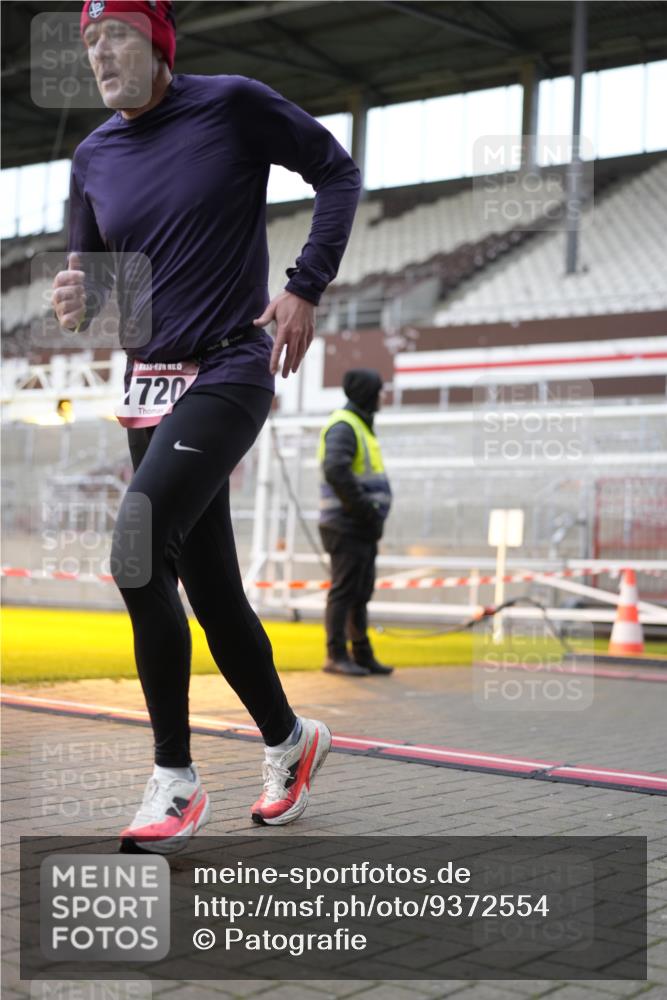 07.12.2025 - St. Pauli X-Mass-Run No. 15 Patografie http://msf.ph/oto/9372554 07.12.2025 11:55:13 Ziel 1448, 1657, 1720, 2671, 3991 meine-sportfotos.de
