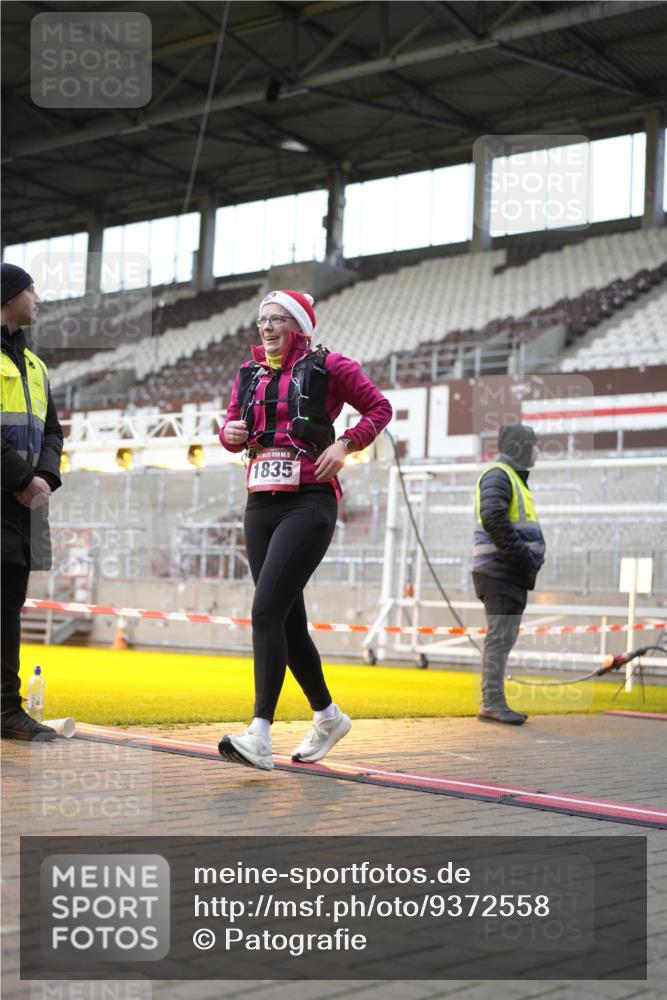 07.12.2025 - St. Pauli X-Mass-Run No. 15 Patografie http://msf.ph/oto/9372558 07.12.2025 11:55:22 Ziel 1448, 1720, 1835, 2671, 3611, 3991 meine-sportfotos.de