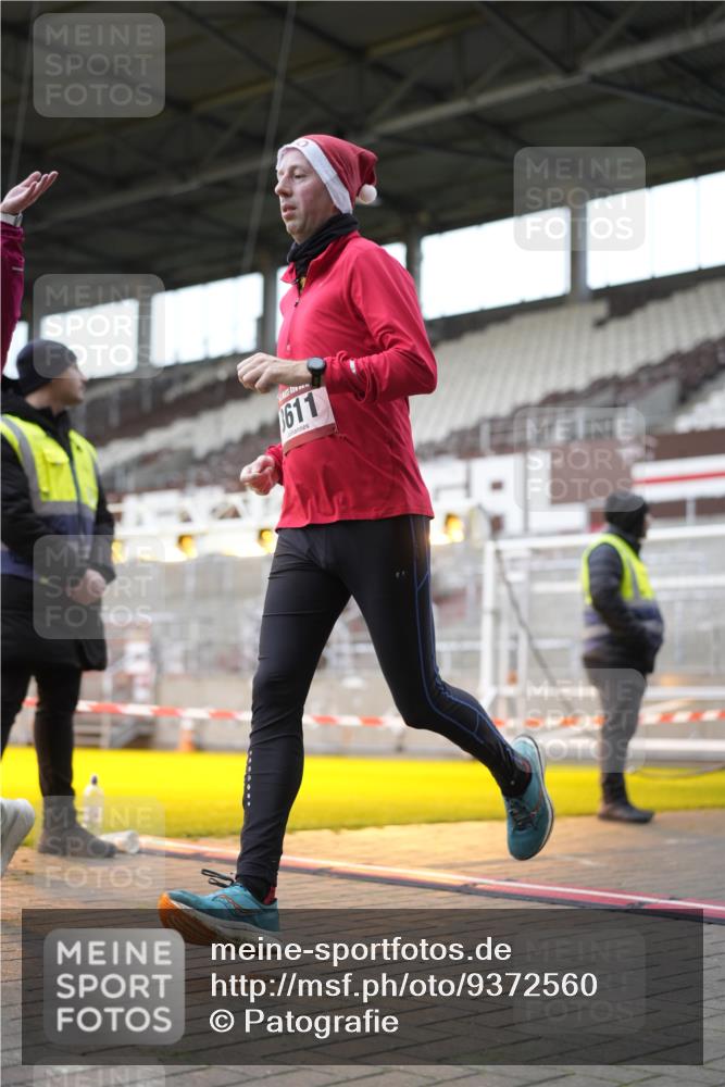 07.12.2025 - St. Pauli X-Mass-Run No. 15 Patografie http://msf.ph/oto/9372560 07.12.2025 11:55:23 Ziel 1448, 1720, 1835, 2671, 3611, 3991 meine-sportfotos.de